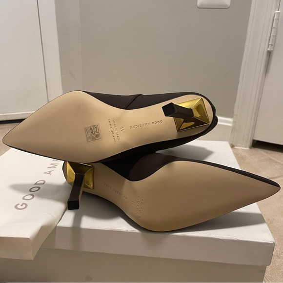 Good American Pointed Toe Chelsea Bootie in Neoprene Chocolate - Picture 11 of 11